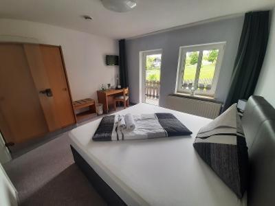 Landhotel Weisses Roess'L Adorf Esterno foto