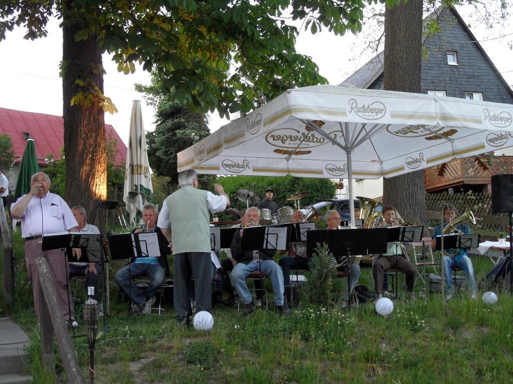Landhotel Weisses Roess'L Adorf Esterno foto